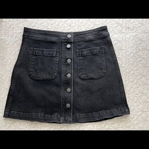MADEWELL Size 6 Black A-line Mini Skirt w 2 front pockets & front button closure